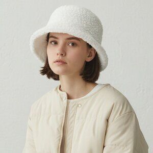 Garage Winter cream sherpa bucket hat
